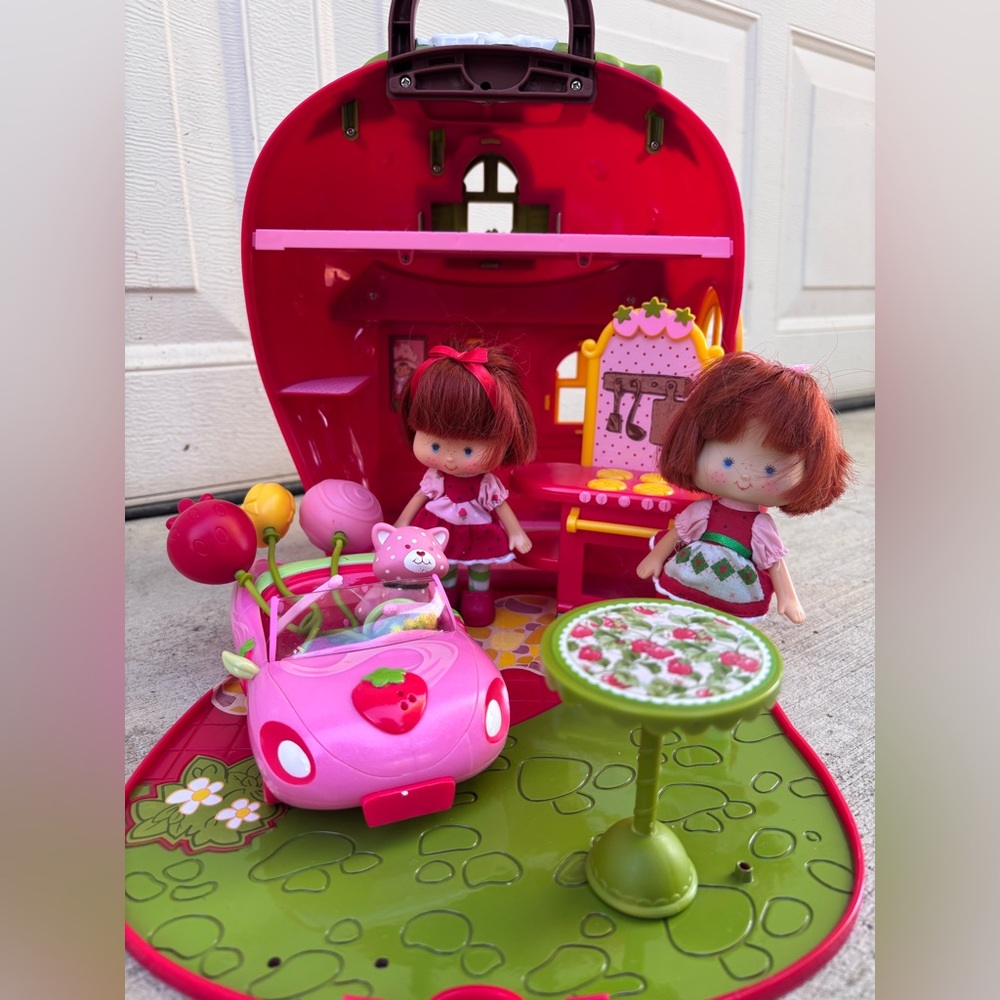 Strawberry Shortcake Happy House & Car LOT - Picture 2 of 3